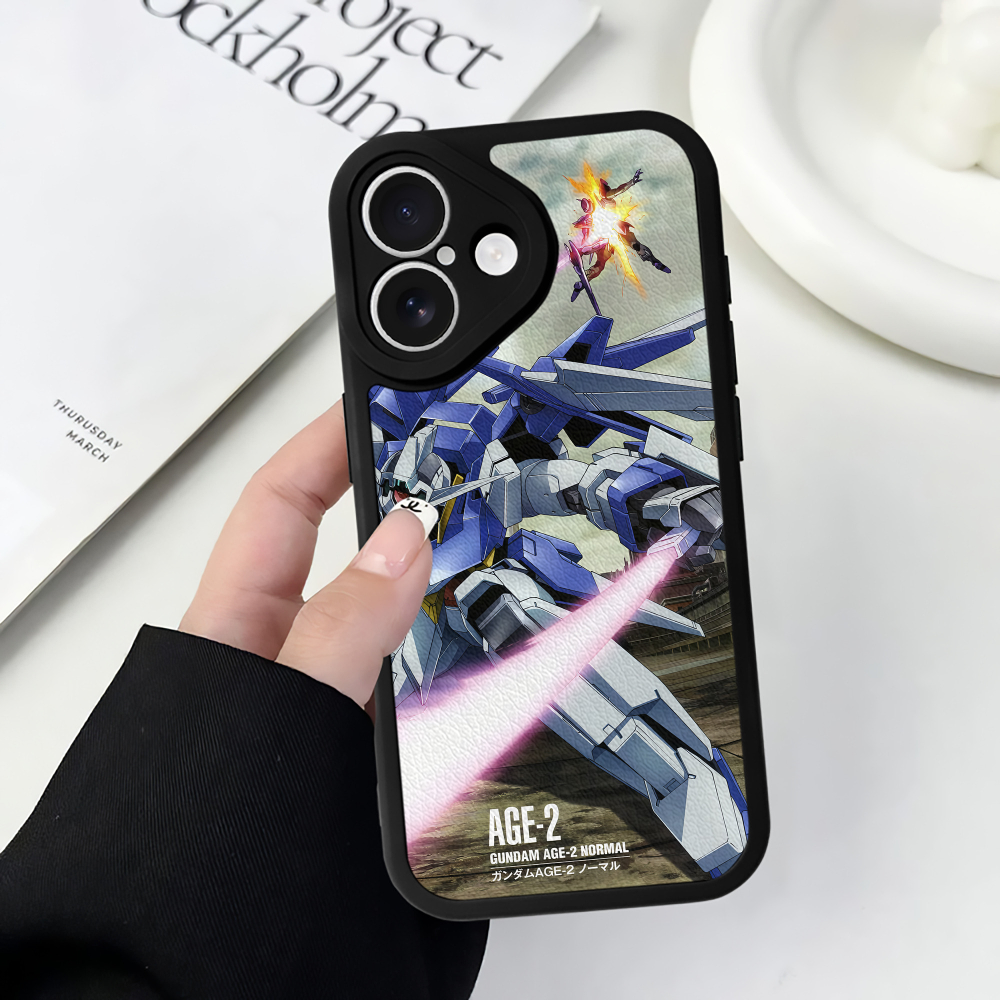 （画像用） 機動戦士ガンダム Mobile Suit Gundam 【iPhone 16シリーズ対応】シリコンスマホケース（レザー調） 材質：シリコン